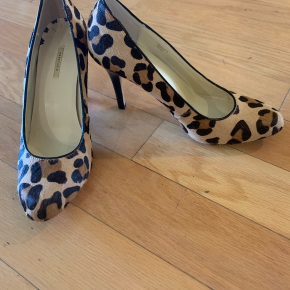 Pumps - Picture 2 of 3